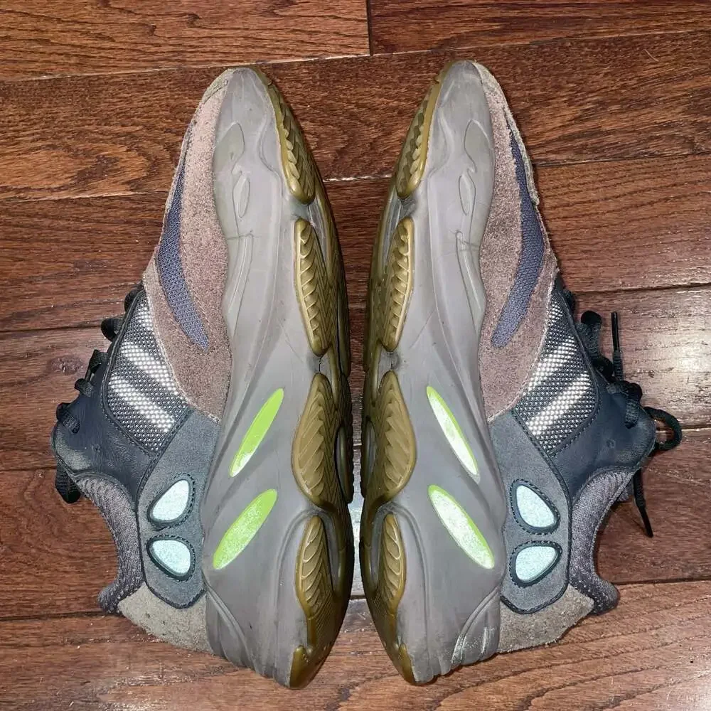 Adidas Yeezy Boost 700 Mauve Sneakers
